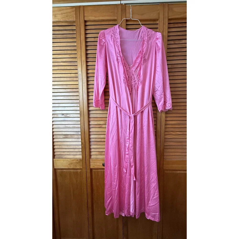 Olga 1970's Vintage Pink Nightgown Robe Lace Peignoir Set 92270 94270 Womens